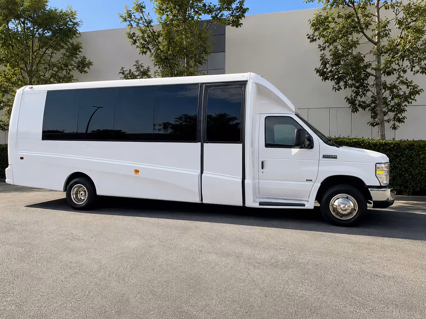 el paso 18 passenger minibus rental